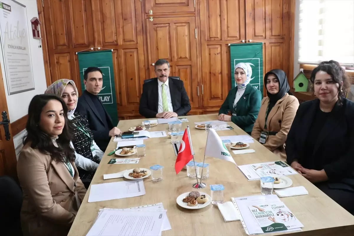 Çiftçi, Yeşilay’ı Ziyaret Etti
