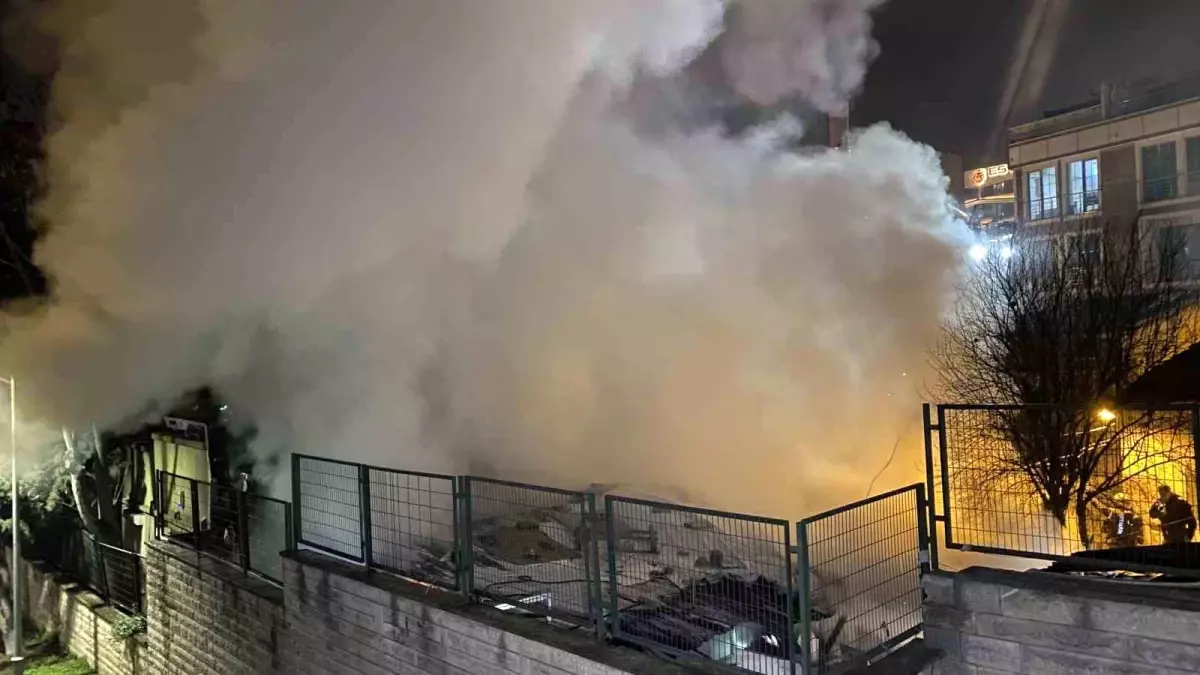 Beyoğlu’ndaki Gecekonduda Yangın