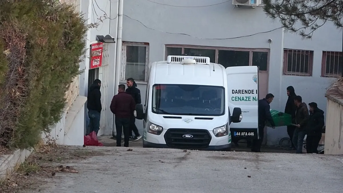 Misafirliğe geldiği evde yaşlı kadını öldürdü!