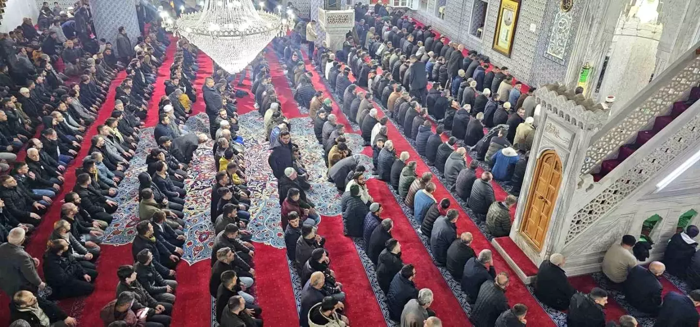 Regaip Kandili’nde Dergah Camisi’ne Akın