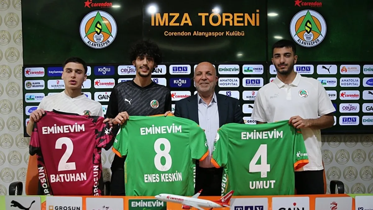 Alanyaspor’da toplu imza töreni!