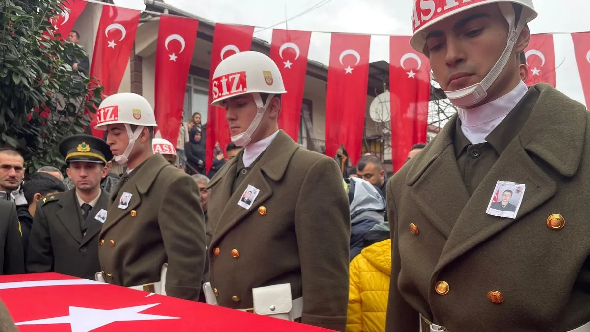 Şehidin naaşı baba evinden dualarla uğurlandı