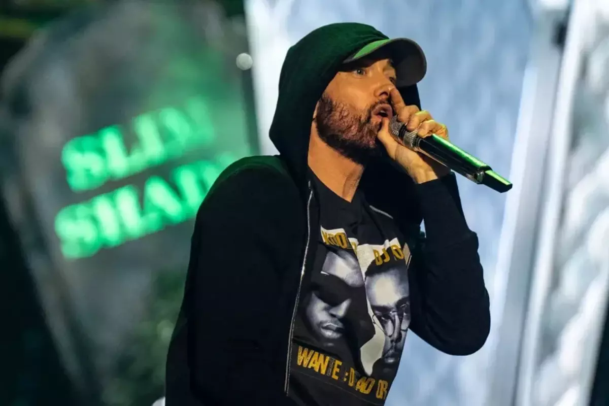 Bir dönemin efsane ismi Eminem dede oldu